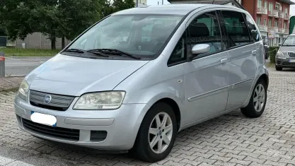 Usata Fiat Idea 90 CV (66 kW) 2007 Grigio Monovolume