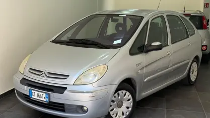 Usata Citroën Xsara Picasso 95 CV (69 kW) 2005 Grigio Monovolume