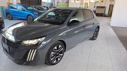 Grigio Nuova 2025 Peugeot 208 Allure Due volumi | 18.500 € (Buon prezzo)