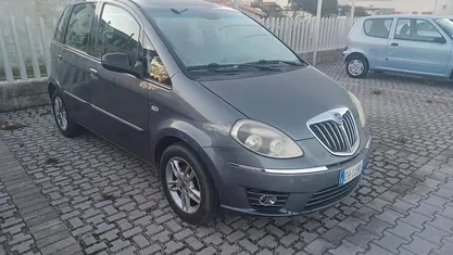 Usata Lancia Musa Gold 95 CV (69 kW) 2011 Grigio Monovolume