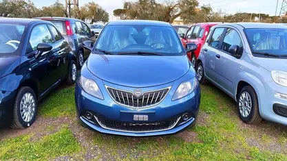 Usata Lancia Ypsilon Silver 70 CV (51 kW) 2023 Blu Utilitaria