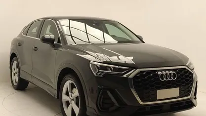 Usata Audi Q3 Sportback 150 CV (110 kW) 2023 Grigio atomico SUV