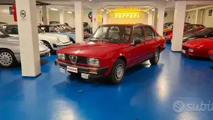 Usata Alfa Romeo Alfetta 110 CV (80 kW) 1982 Rosso / pastello Berlina