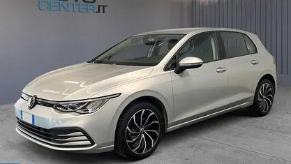 Usata 2024 VW Golf Life Tre volumi | 25.900 € (Buon prezzo)