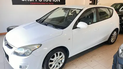 Usata Hyundai i30 Comfort 90 CV (66 kW) 2010 Bianco Berlina