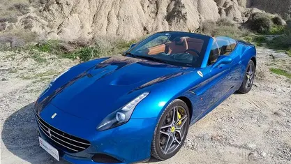 Usata Ferrari California 560 CV (411 kW) 2015 Blu Cabrio