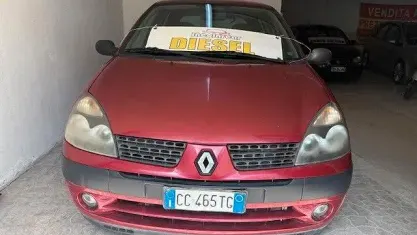 Usata Renault Clio II Initiale 82 CV (60 kW) 2004 Rosso Berlina