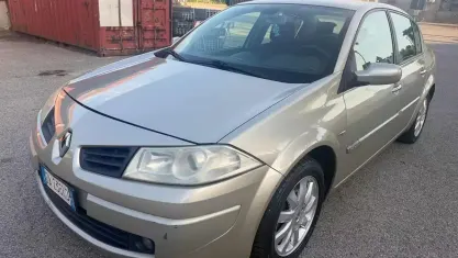 Usata Renault Mégane II Luxe 111 CV (81 kW) 2006 Grigio Berlina