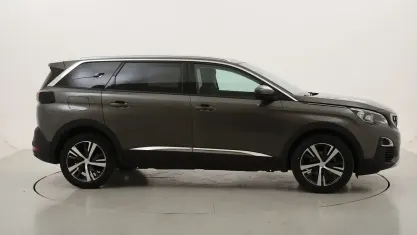 Usata Peugeot 5008 Allure 131 CV (96 kW) 2020 Grigiogrigio SUV