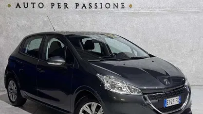 Grigio Usata 2013 Peugeot 208 Due volumi | 7500 € (Buon prezzo)