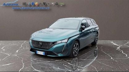 Usado Peugeot 308 Allure 131 CV (96 kW) 2022 Verde Familiar