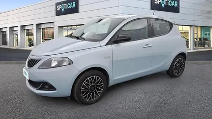 Usata Lancia Ypsilon 69 CV (50 kW) 2024 Verde Utilitaria
