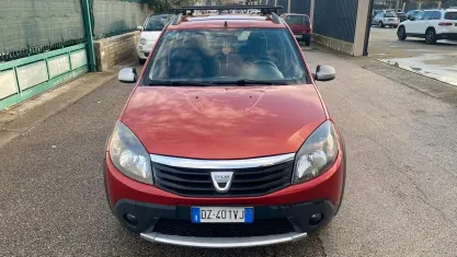 Usata Dacia Sandero Stepway 87 CV (63 kW) 2010 Rosso Berlina