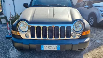 Usata Jeep Cherokee 163 CV (119 kW) 2006 Nero SUV