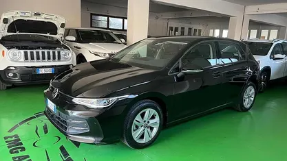 Usata VW Golf VIII Life 116 CV (85 kW) 2025 Nero Berlina