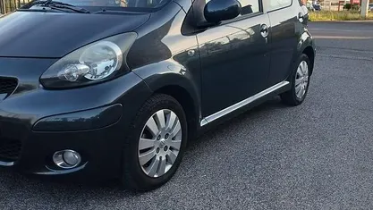 Usata Toyota Aygo 68 CV (50 kW) 2010 Gray Utilitaria
