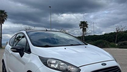 Usata Ford Fiesta 75 CV (55 kW) 2015 Bianco Berlina