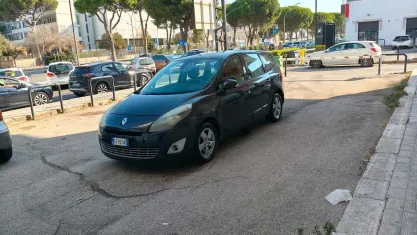 Usata Renault Scénic III 110 CV (80 kW) 2011 Bluazzurro Monovolume