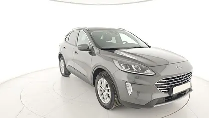 Begagnad Ford Kuga Titanium 120 HK (88 kW) 2024 Grå SUV