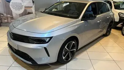 Usata Opel Astra Elegance 131 CV (96 kW) 2024 Utilitaria