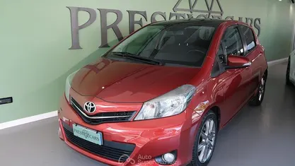 Usata 2012 Toyota Yaris Lounge Tre volumi | 6500 € (Buon prezzo)