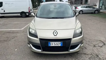 Usata Renault Scénic III 110 CV (80 kW) 2011 Grigio Monovolume