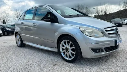 Usata Mercedes B180 109 CV (80 kW) 2008 Grigio Monovolume