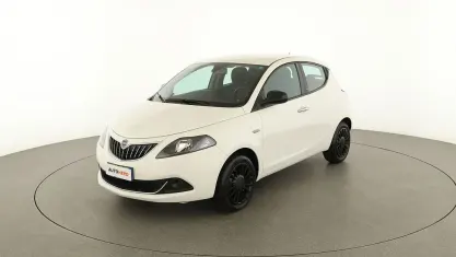 Usata Lancia Ypsilon Silver 70 CV (51 kW) 2021 Bianco Utilitaria