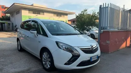Usata Opel Zafira Tourer Cosmo 150 CV (110 kW) 2012 Bianco Monovolume