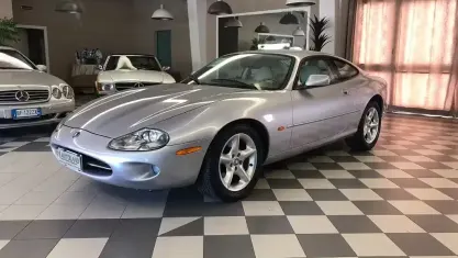 Usata Jaguar XK8 284 CV (208 kW) 2000 Grigio Coupé