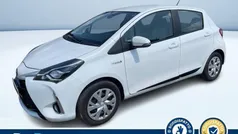 Bianco pastello Usata 2019 Toyota Yaris Hybrid Active Tre volumi | 15.000 € (Buon prezzo)