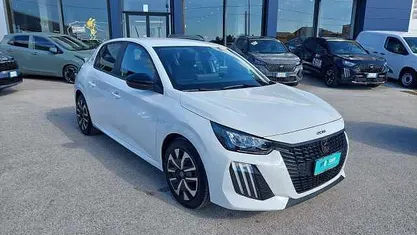 Usata Peugeot 208 Style 101 CV (74 kW) 2025 Bianco Utilitaria
