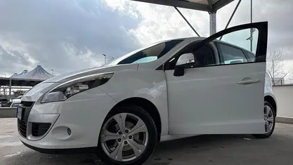 Usata Renault Scénic III Luxe 131 CV (96 kW) 2011 Bianco Monovolume