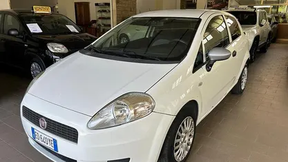 Usata Fiat Grande Punto 75 CV (55 kW) 2010 Bianco Utilitaria