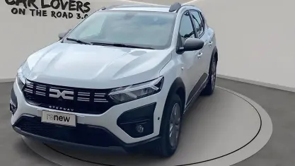 Usata Dacia Sandero Expression 101 CV (74 kW) 2023 369 bianco ghiaccio Utilitaria