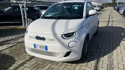 Usata Fiat 500e Passion 86 kW (118 CV) 2021 Bianco Utilitaria