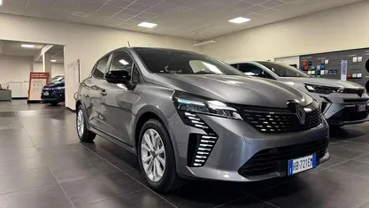 Usata 2025 Renault Clio V Tre volumi | 18.500 € (Buon prezzo)