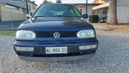 Blu Usata 1997 VW Golf Tre volumi | 4900 €