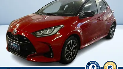 Rosso Usata 2022 Toyota Yaris Hybrid Style Tre volumi | 18.000 € (Buon prezzo)