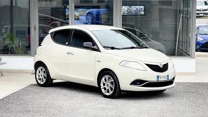 Usata Lancia Ypsilon 95 CV (69 kW) 2015 Utilitaria