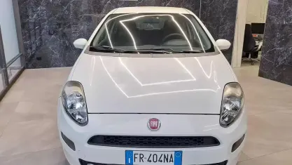 Usata Fiat Punto Young 77 CV (56 kW) 2015 Bianco Utilitaria