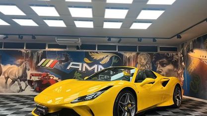 Usata Ferrari F8 721 CV (530 kW) 2023 Giallo Cabrio