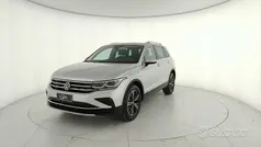 Harmaa Käytetty 2023 VW Tiguan Elegance Katumaasturi | 28.800 € (Perustarjous)