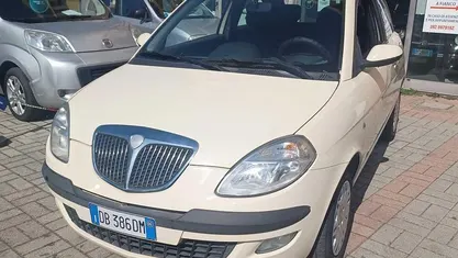 Usata Lancia Ypsilon 60 CV (44 kW) 2006 Beige Utilitaria