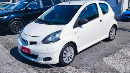 Usata Toyota Aygo Connect Style 68 CV (50 kW) 2011 Bianco Utilitaria