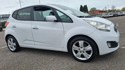 Usata Kia Venga 115 CV (84 kW) 2010 Bianco Utilitaria