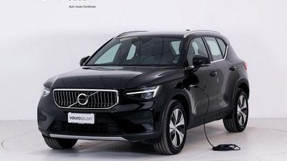 Begagnad Volvo XC40 Core 155 HK (114 kW) 2022 Svart SUV