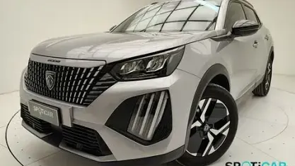 Usata Peugeot 2008 Allure 101 CV (74 kW) 2025 Grigio SUV