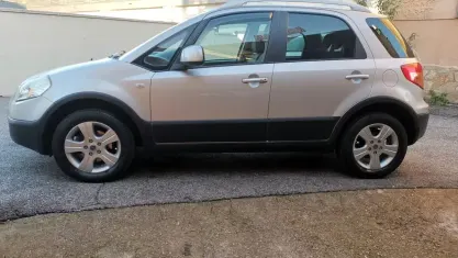 Usata Fiat Sedici Dynamic 107 CV (78 kW) 2006 Grigio SUV