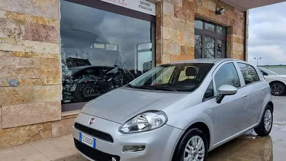 Usata Fiat Punto Lounge 77 CV (56 kW) 2016 Grigio Berlina